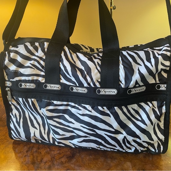 LeSportSac Zebra Print Weekender Bag NWOT - Picture 3 of 9